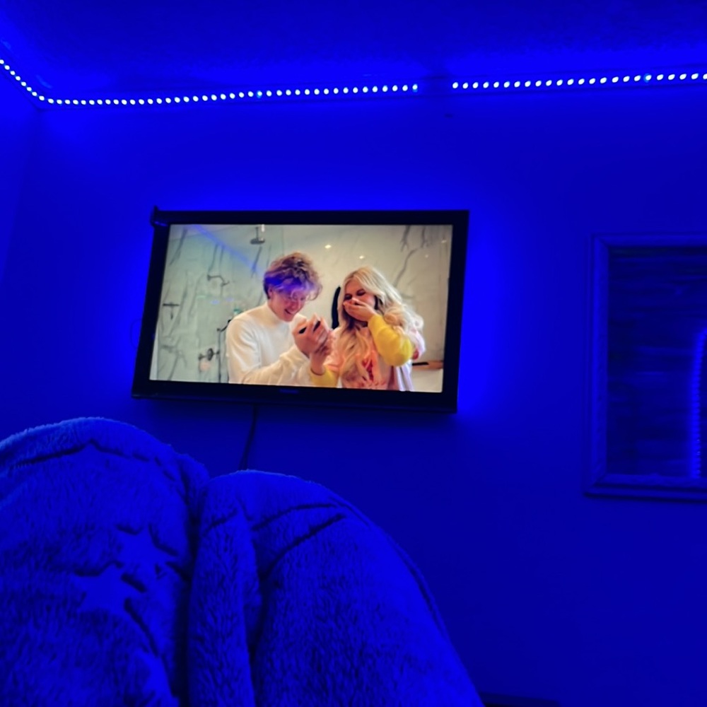 tv - Picture 2 of 2